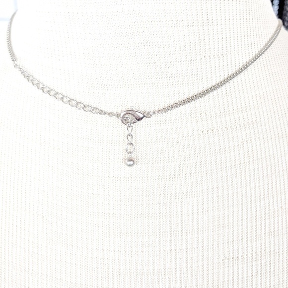 Bird Rhinestone Silver Necklace - Picture 2 of 3